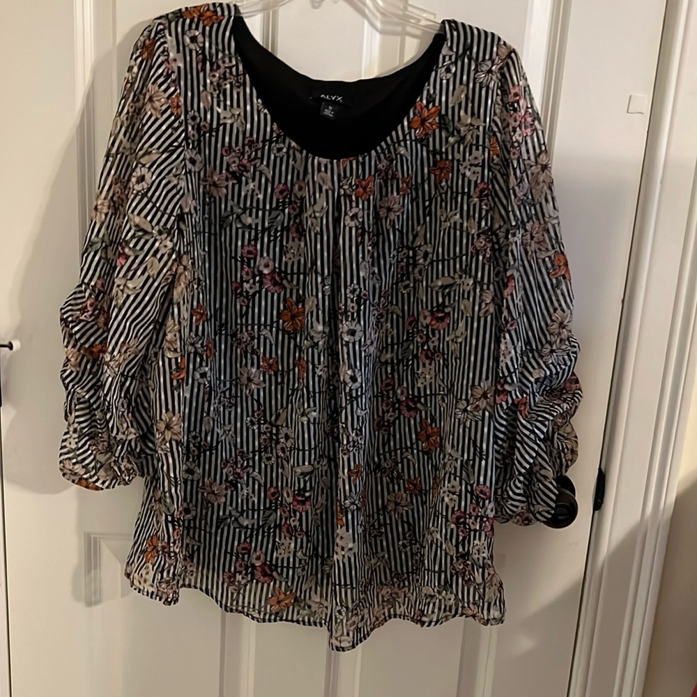 Cute striped pattern top